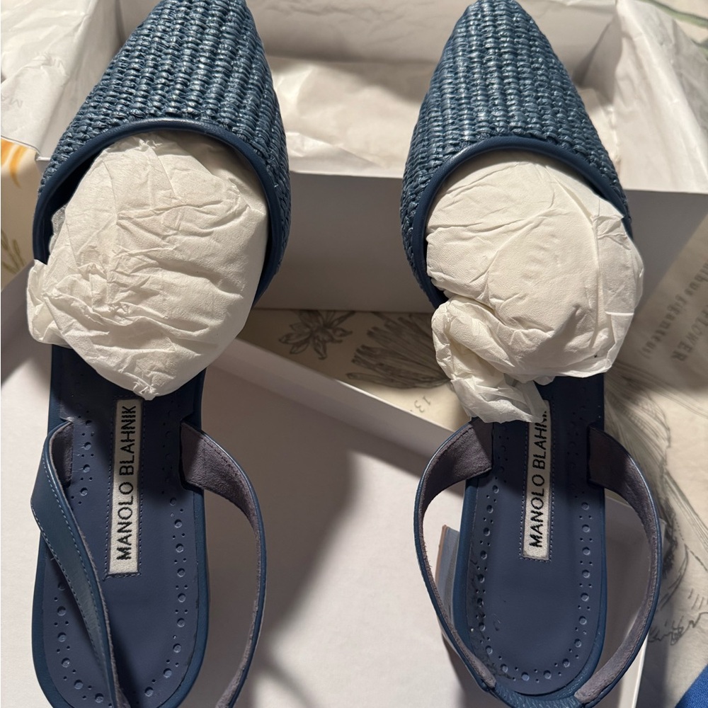 Manolo Blahnik Blue Woven Slingback Heels 39 - Picture 2 of 7